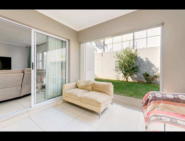 3 BEDROOM TOWNHOUSE FOR SALE IN BRYANSTON